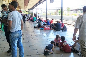 Πρόσφυγες με τρένο στο Σ.Σ. Μουριών για FYROM