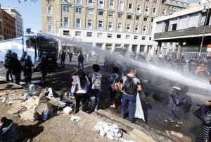 Ιταλία: Σε διαμερίσματα πρόσφυγες που εκδιώχθηκαν βιαίως από πλατεία της Ρώμης