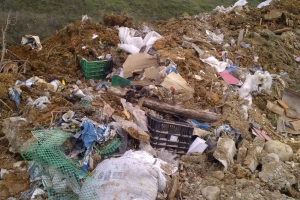 Αυτή είναι η ...αποκατάσταση της χωματερής;