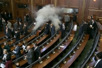 Κόσοβο: Δακρυγόνα και πάλι στην αίθουσα της Βουλής