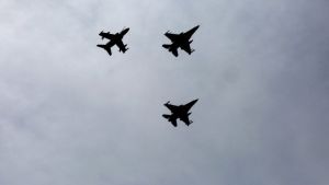 Γιατί αναβάλλονται οι διελεύσεις μαχητικών αεροσκαφών πάνω από τη Θεσσαλονίκη