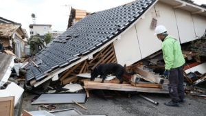 Ιαπωνία: Γυναίκα 90 ετών ανασύρθηκε ζωντανή από τα συντρίμμια του σεισμού