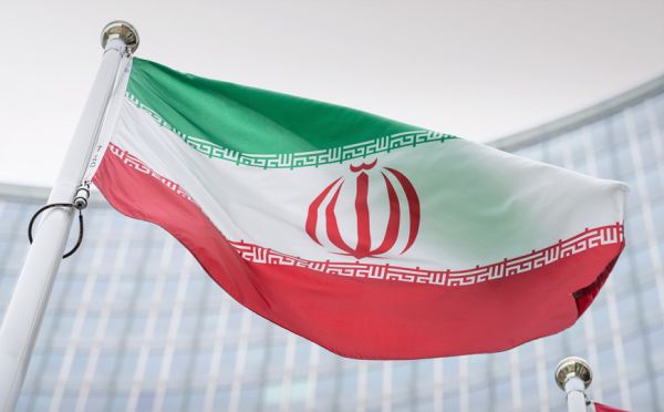 Ιράν: Ο διευθυντής τράπεζας απολύθηκε επειδή εξυπηρέτησε γυναίκα που δεν φορούσε μαντίλα