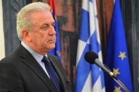 Αβραμόπουλος: Στείλτε άμεσα εμπειρογνώμονες σε Ελλάδα και Ιταλία