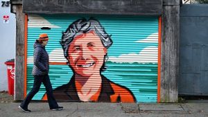 Ιρλανδία: Η Κάθριν Κόνολι φαίνεται πιθανό να κερδίσει τις προεδρικές εκλογές, καθώς οι αντίπαλοι παραδέχονται την ήττα τους