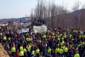 Οι μεταλλωρύχοι της Χαλκιδικής έφτασαν στην Αθήνα σε κομβόι 82 λεωφορείων