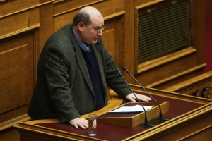 Φίλης κατά Μαξίμου για τις παρεμβάσεις της εκκλησιαστικής εξουσίας