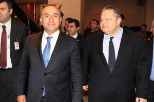 Πρόταση Τσαβούσογλου σε Βενιζέλο για κοινή επίσκεψη σε Αναστασιάδη