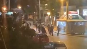 Βίντεο από το υπαίθριο «πάρτυ μπύρας» νέων στην Αγία Παρακευή. Η οργή του Δημάρχου (vids)