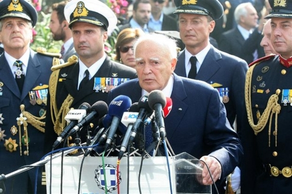 Στη Θεσσαλονίκη ο Κάρολος Παπούλιας για να παρακολουθήσει την παρέλαση
