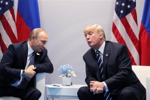 Το Russiagate στριμώχνει τον Τραμπ