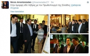 Τσίπρας-Αναστασιάδης συνομιλούν με πολίτες στους δρόμους της Λευκωσίας