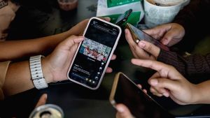 Νέα μέτρα στα σχολεία του Λος Άντζελες για τον χρόνο παραμονής των μαθητών στην οθόνη