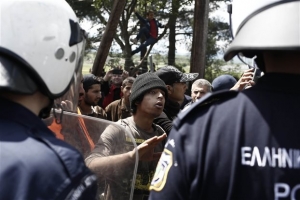Την Τρίτη ξεκινά η επιχείρηση εκκένωσης της Ειδομένης