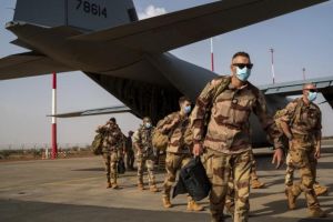 Γαλλία: Αποσύρει τα στρατεύματά της από τον Νίγηρα μετά το πραξικόπημα