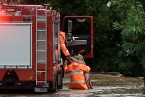 Θεσσαλονίκη: Δεκάδες κλήσεις για απάντληση υδάτων δέχτηκε σε μία ώρα η Πυροσβεστική