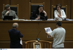 Με ασθενή μνήμη μάρτυρας αστυνομικός στη δίκη της Χρυσής Αυγής