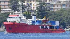 Ιταλία: Πλοίο με 87 μετανάστες έλαβε άδεια να ελλιμενιστεί έπειτα από 2 εβδομάδες αναμονής