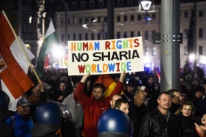 Χιλιάδες υποστηρικτές του Pegida ξανά στους δρόμους της Δρέσδης