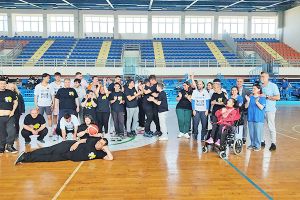 Οι ωφελούμενοι του Κέντρου Κοινωνικής Στήριξης παρακολούθησαν αγώνα μπάσκετ συμβολικού χαρακτήρα