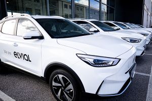 Με αφορμή την Παγκόσμια Ημέρα Περιβάλλοντος, η ELVIAL ανακοινώνει την προσθήκη 20 νέων ηλεκτρικών αυτοκινήτων