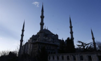 Εκαντοντάδες Τούρκοι προσευχήθηκαν έξω από την Αγία Σοφία (video)