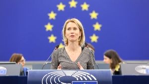 Απαραίτητη η συμμετοχή Ουκρανίας και Ευρώπης για την επιτυχία των ειρηνευτικών συνομιλιών, δηλώνει η Κάγια Κάλας