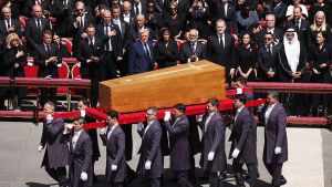 Όλα τα διάσημα πρόσωπα που είπαν το τελευταίο «αντίο» το 2025