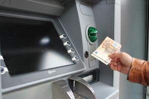 Θεσσαλονίκη: Κατάφεραν να αποδράσουν με συνολικά 145.000 ευρώ από δύο ΑΤΜ – Ταυτοποιήθηκαν οι δράστες