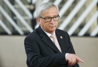 Γιούνκερ: Η Γαλλία ξοδεύει πολλά σε λάθος τομείς