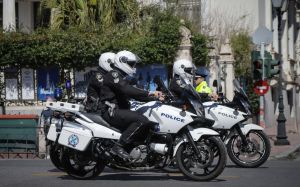Θεσσαλονίκη: Γυναίκα απειλούσε να αυτοκτονήσει – Την έσωσαν οι αστυνομικοί