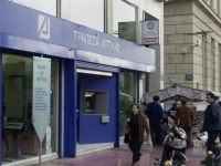 Θυσιάζουν τα λεφτά των ασφαλισμένων για να ελέγχουν την τράπεζα