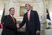 Ιστορική συνάντηση των ΥΠΕΞ ΗΠΑ και Κούβας στο Στέιτ Ντιπάρτμεντ