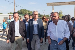 Επίσκεψη του Ύπατου Αρμοστή στο κέντρο προσφύγων στα Λαγκαδίκια