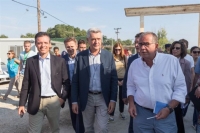 Επίσκεψη του Ύπατου Αρμοστή στο κέντρο προσφύγων στα Λαγκαδίκια