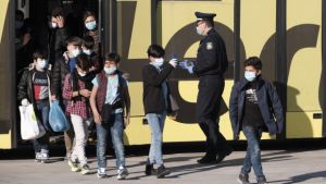 Μηταράκης: 10.700 μετακινήσεις προσφύγων από τα νησιά στην ενδοχώρα το 1ο τρίμηνο