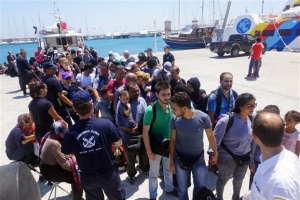 UNHCR: «Πλήρες χάος» στα ελληνικά νησιά από τη μετανάστευση