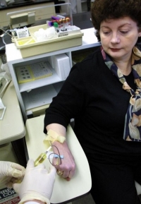 Αυξάνεται η συμμετοχή των ασφαλισμένων στις εργαστηριακές εξετάσεις