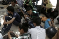 Στον Ελαιώνα «στέλνει» η βροχή τους πρόσφυγες της πλατείας Βικτωρίας