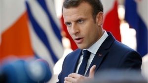 Ο Μακρόν επικρίνει την κάλυψη των ισλαμιστικών επιθέσεων στη Γαλλία από πολλά αγγλοσαξονικά MME
