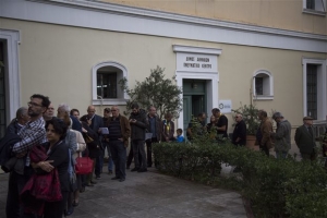 Οι ψηφοφόροι της κεντραριστεράς επανιδρύουν την Δημοκρατική Παράταξη