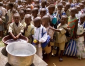 Το πλύσιμο των χεριών καλύτερο «εμβόλιο» στη μάχη κατά του Εμπολα