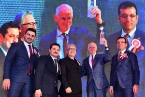 Η Τουρκία βράβευσε τον Γ.Παπανδρέου για τη συνεισφορά του στην ειρήνη
