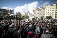 Διαδηλωτές του ΠΑΜΕ εισέβαλαν στο υπουργείο Εργασίας