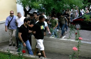 Οι ίδιοι νονοί οργάνωσαν δεκάδες εγκληματικές επιθέσεις