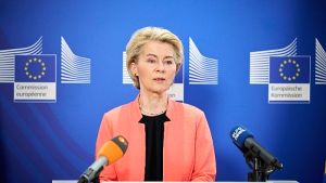 Συνάντηση Ούρσουλα φον ντερ Λάιεν και Ντόναλντ Τραμπ στην Σκωτία για εμπορικές σχέσεις
