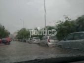 Θεσσαλονίκη: Πλημμύρισαν κεντρικοί δρόμοι λόγω της καταρρακτώδους βροχής – Με δυσκολία η κίνηση των οχημάτων (ΦΩΤΟ)
