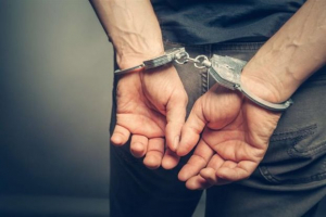 Κατήγγειλε διάρρηξη και συνελήφθη για παράνομη οπλοκατοχή