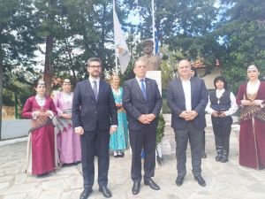 Ακρίτας: Προσκύνημα του Υπουργού Άμυνας Κύπρου στον Γρηγόρη Αυξεντίου