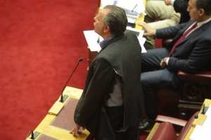 Κουμουτσάκος: «Νομιμότητα απέναντι στη βία»